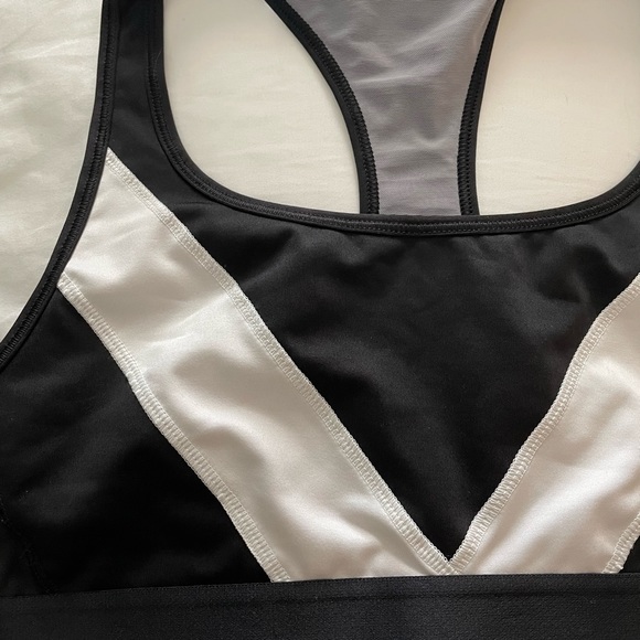 Victorias Secret Sports Bra - Picture 2 of 2